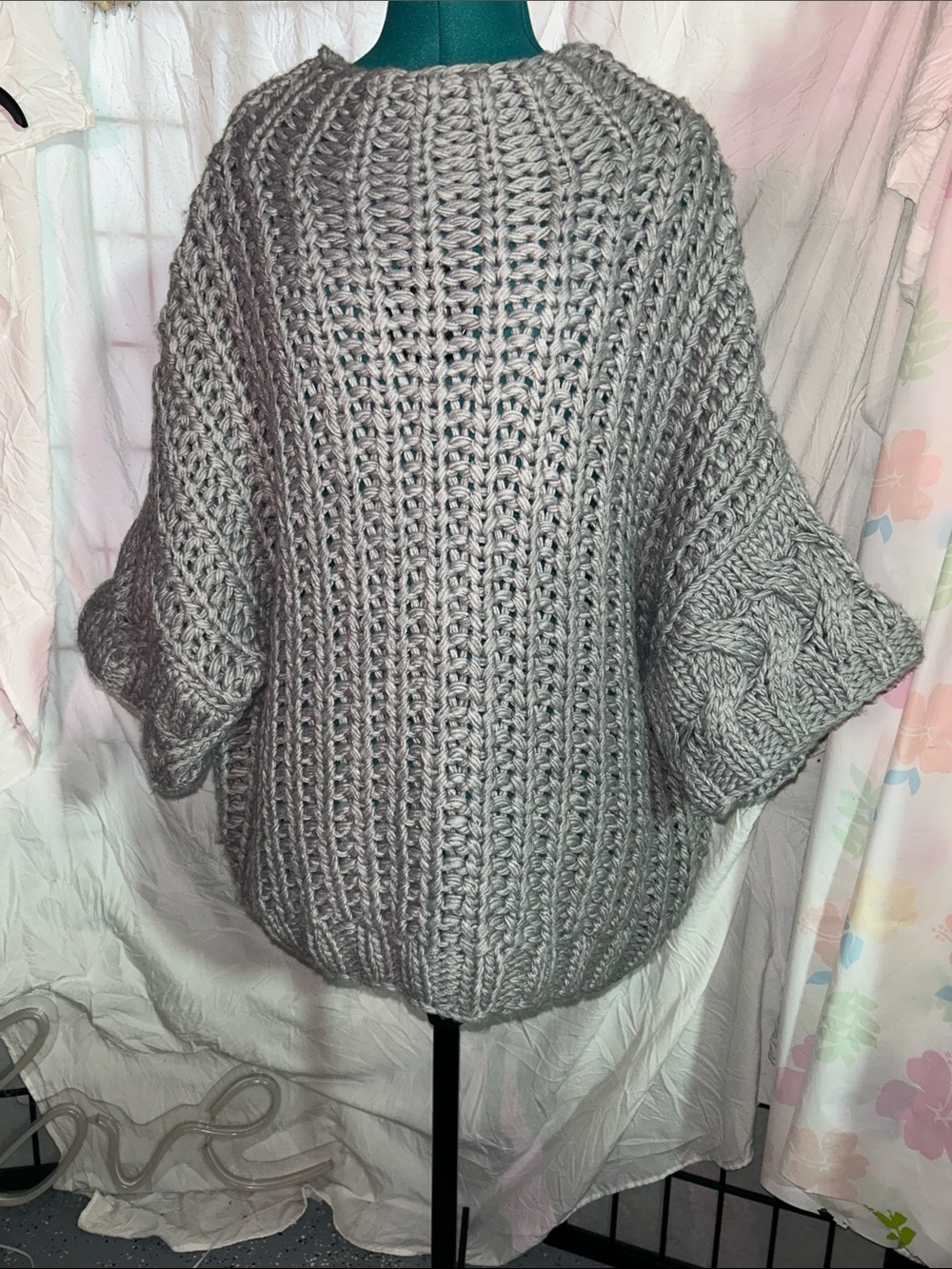 POL Chunky Ribbed Scoop-Neck Sweater in Gray GUC. Size medium